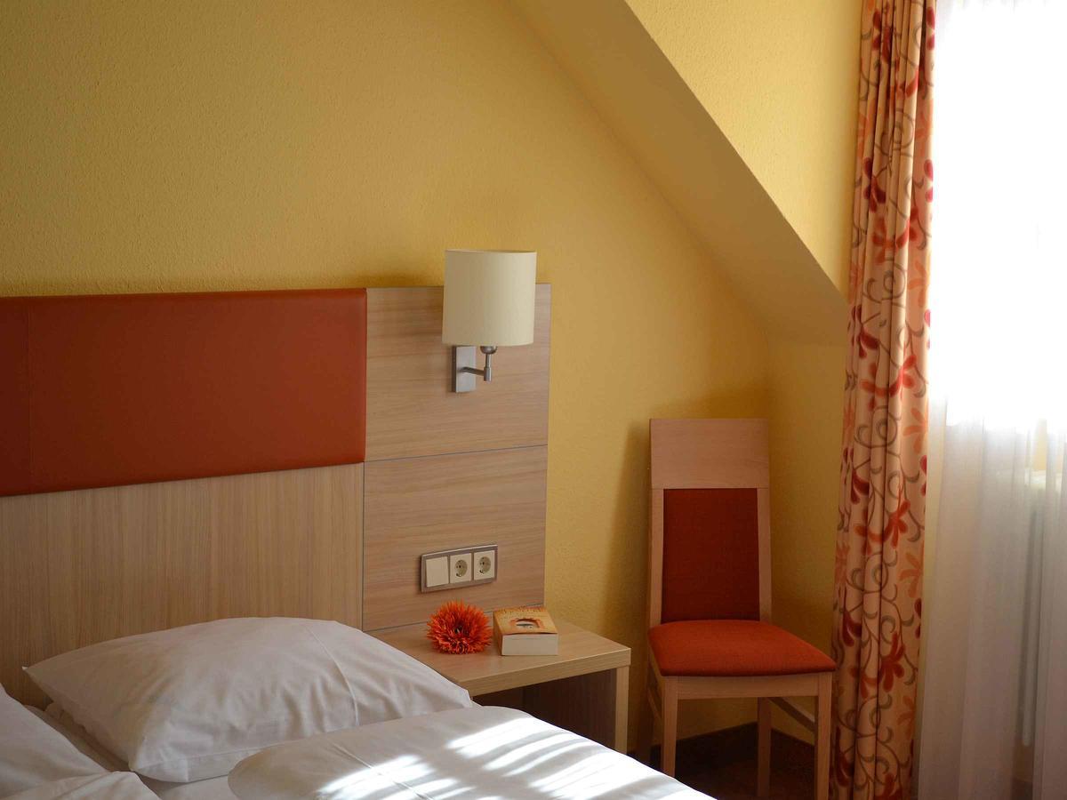 Hotel-Gasthof Rotes Ross Markt Einersheim Exterior foto