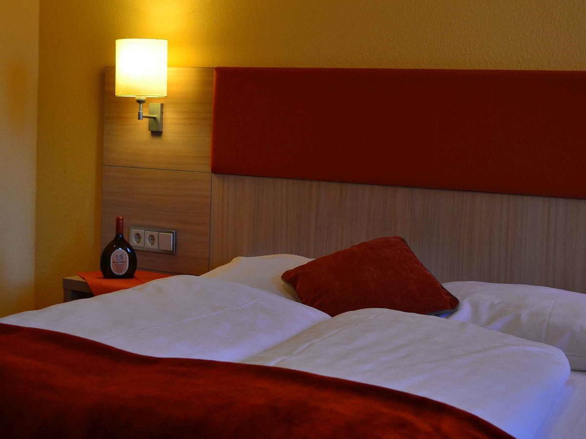 Hotel-Gasthof Rotes Ross Markt Einersheim Exterior foto